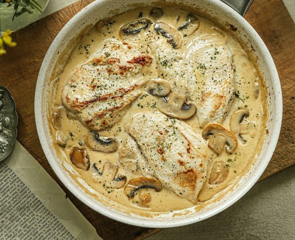 Món ức gà sốt kem nấm ngon tuyệt chỉ với vài bước cơ bản, ai ăn cũng khen-1