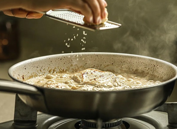 Món ức gà sốt kem nấm ngon tuyệt chỉ với vài bước cơ bản, ai ăn cũng khen-11