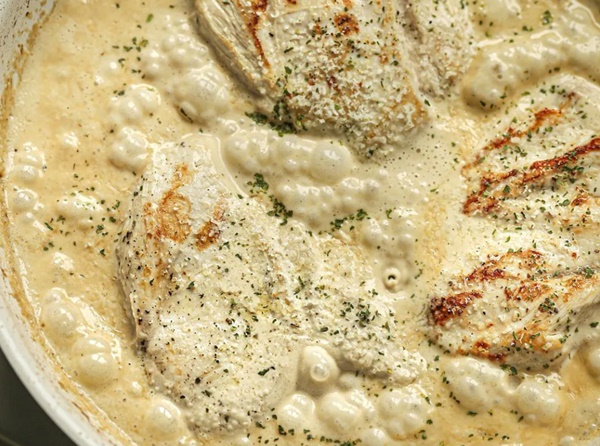 Món ức gà sốt kem nấm ngon tuyệt chỉ với vài bước cơ bản, ai ăn cũng khen-13