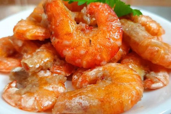 Tôm rang cùng thứ nước vắt ra từ quả này, thơm lừng, đỏ au, béo ngậy