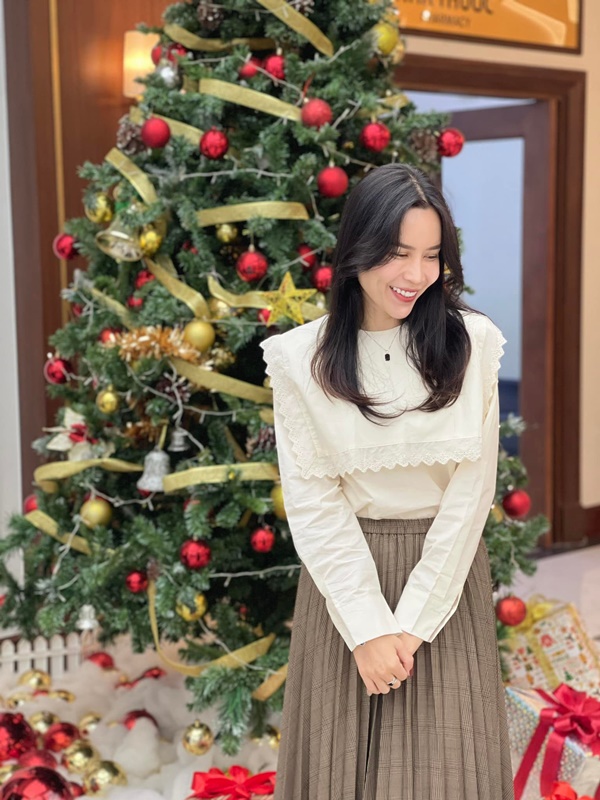 Sao Việt trang hoàng nhà cửa lộng lẫy đón Giáng sinh: Lã Thanh Huyền kết gu sang chảnh, Cường Đô La chịu chơi sắm cây thông khủng-4