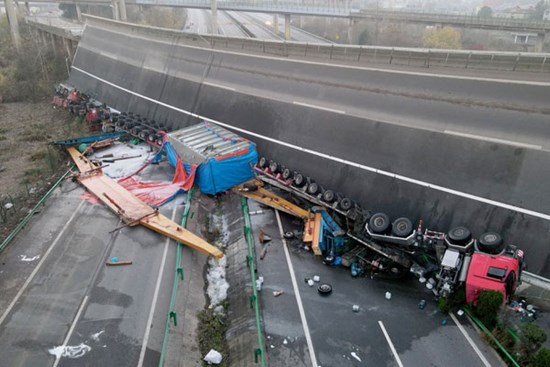 Sập cầu vượt ở Trung Quốc làm ít nhất 4 người tử vong