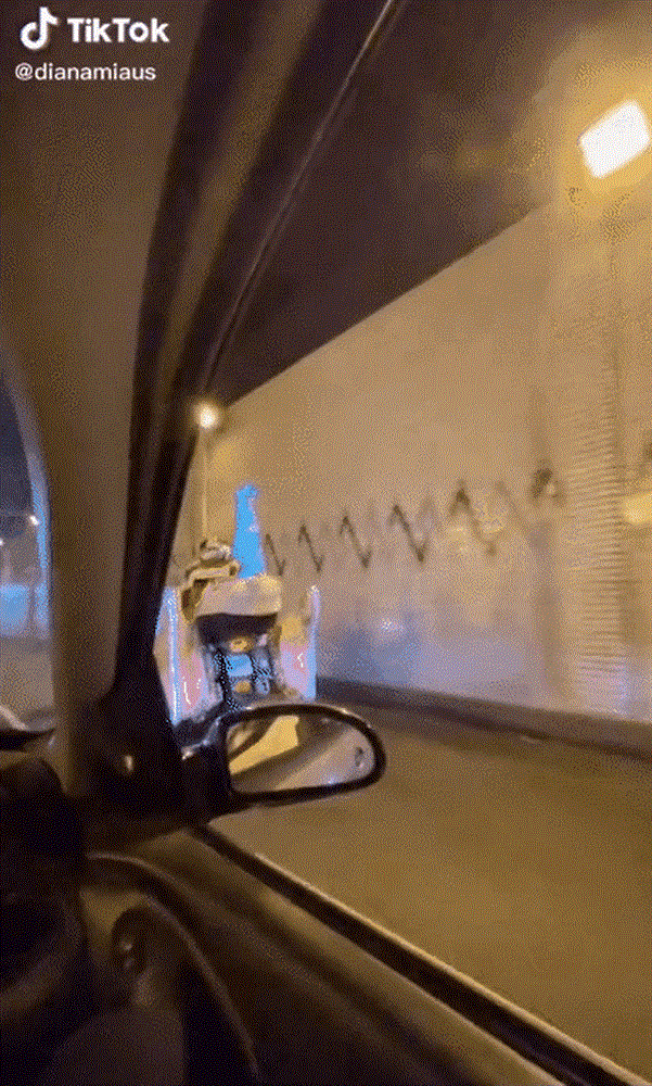 Đang chạy trên đường, tài xế té ngửa khi thấy ông già Noel thời 4.0 lướt đi như bay, dân mạng thì trầm trồ: Khét đấy!-2