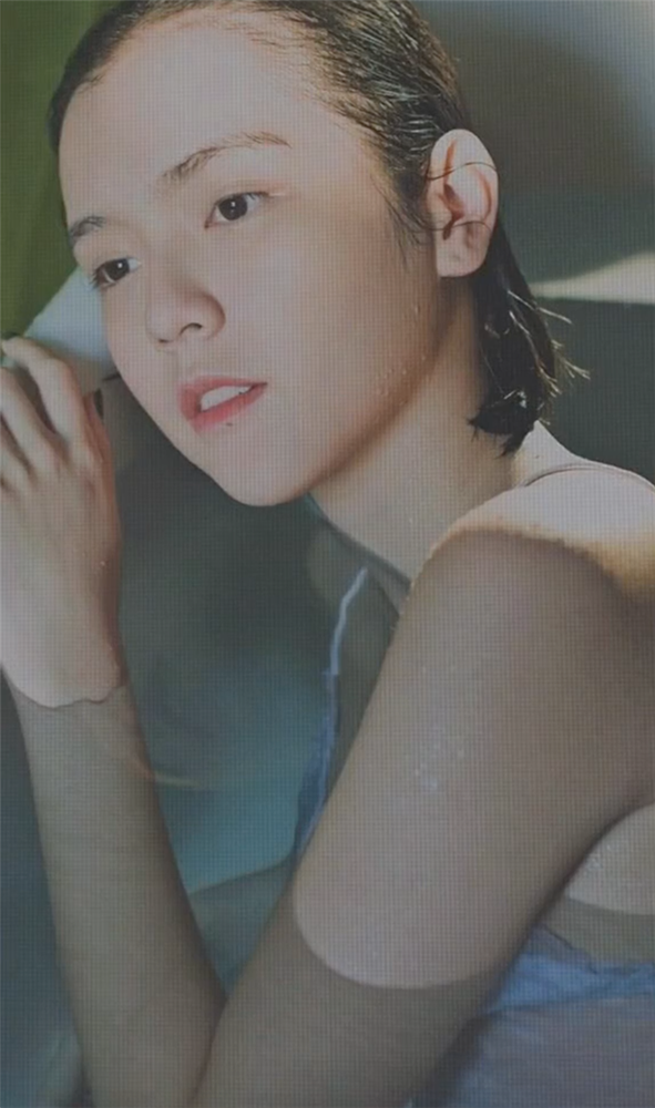 Xuất hiện loạt ảnh Hải Tú tạo dáng dưới nước, một gà cưng khác của Sơn Tùng từng cảm thán: Sao chịu nổi-2