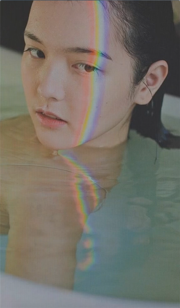 Xuất hiện loạt ảnh Hải Tú tạo dáng dưới nước, một gà cưng khác của Sơn Tùng từng cảm thán: Sao chịu nổi-4