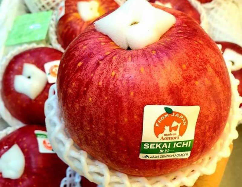 Táo Nhật khổng lồ 1 quả nặng 1 kg đổ về chợ Việt-1