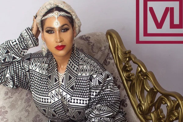 Chồng viện cớ để không đi du lịch cùng gia đình, khi về nhà, cô vợ ngã ngửa với hình ảnh trong camera trước cửa nhà-3