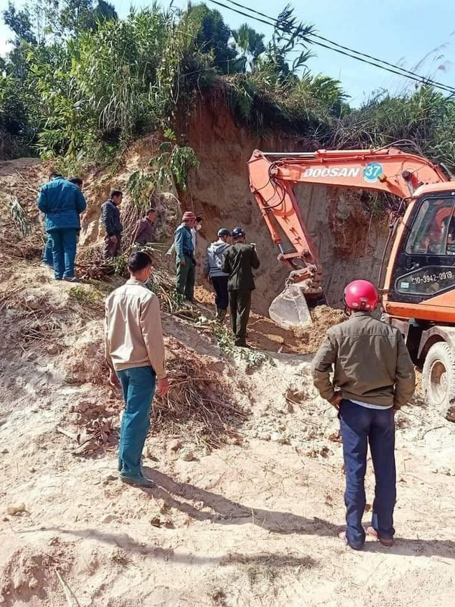 Thương tâm: Sạt lở đất vùi lấp 5 cháu nhỏ ở Nghệ An-1