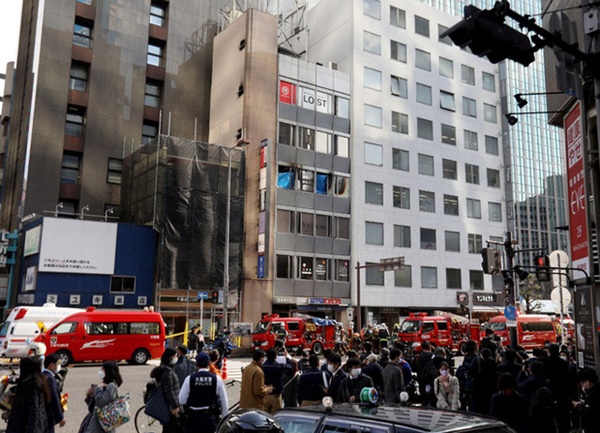 Những hình ảnh kinh hoàng từ đám cháy làm 24 người chết tại Nhật Bản: Tang thương và gây phẫn nộ với cách ra tay sốc của nghi phạm-1