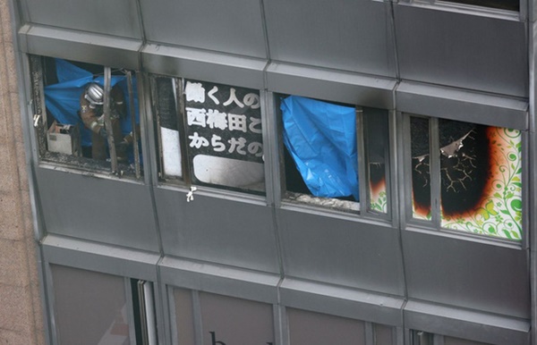 Những hình ảnh kinh hoàng từ đám cháy làm 24 người chết tại Nhật Bản: Tang thương và gây phẫn nộ với cách ra tay sốc của nghi phạm-3