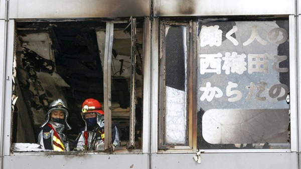 Những hình ảnh kinh hoàng từ đám cháy làm 24 người chết tại Nhật Bản: Tang thương và gây phẫn nộ với cách ra tay sốc của nghi phạm-4