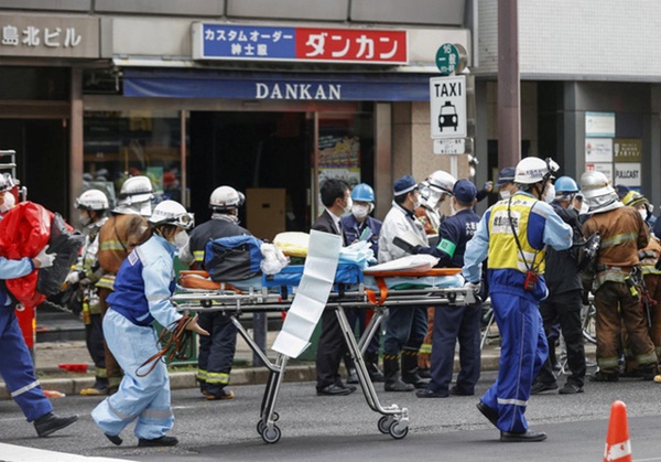 Những hình ảnh kinh hoàng từ đám cháy làm 24 người chết tại Nhật Bản: Tang thương và gây phẫn nộ với cách ra tay sốc của nghi phạm-5