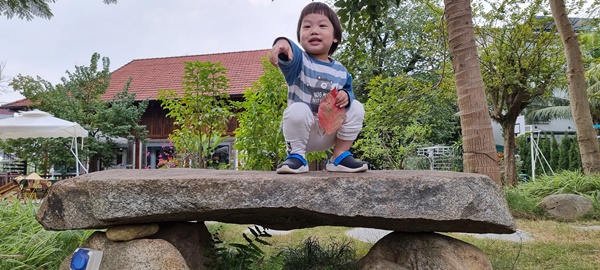 Thừa hưởng gen hài hước từ bố Núi, cậu Út nhà Xuân Bắc ngọng líu ngọng&nbsp;lô&nbsp;mẹ phải phiên dịch nhưng ai cũng mê-6