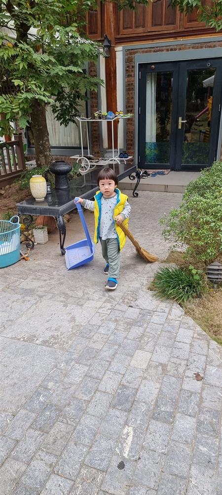 Thừa hưởng gen hài hước từ bố Núi, cậu Út nhà Xuân Bắc ngọng líu ngọng&nbsp;lô&nbsp;mẹ phải phiên dịch nhưng ai cũng mê-9