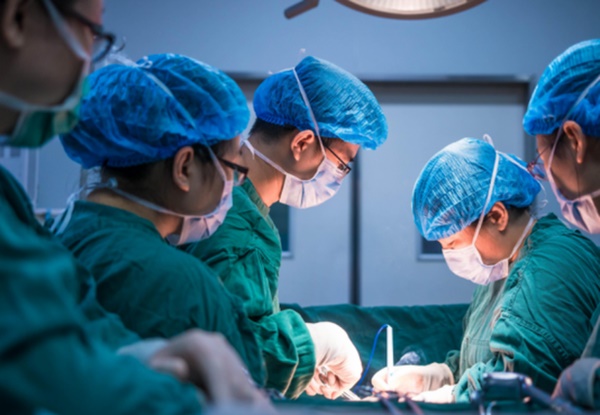 Uống sữa sai cách suốt 3 năm liền, nữ sinh 17 tuổi bị chẩn đoán ung thư dạ dày-2