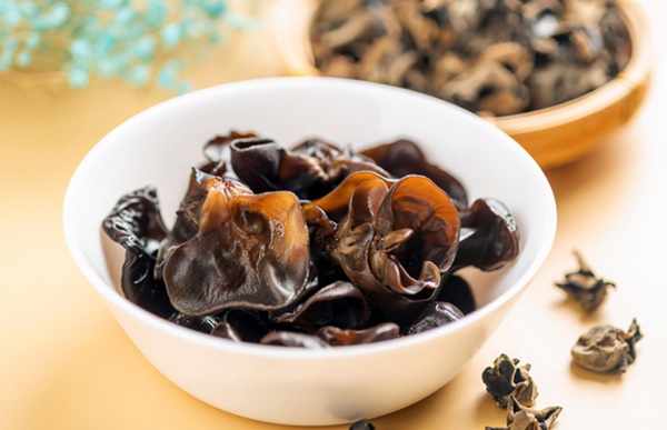 Uống sữa sai cách suốt 3 năm liền, nữ sinh 17 tuổi bị chẩn đoán ung thư dạ dày-4