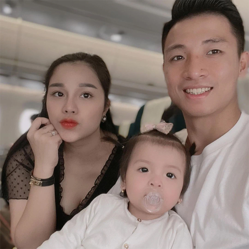 Khoảnh khắc Tiến Dũng ăn mừng bàn thắng theo cách đặc biệt báo hiệu tin vợ sắp lâm bồn lần 2-3