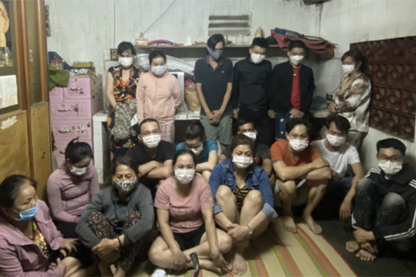 Nam thanh niên bị nhốt vào chuồng sắt rồi đánh đập đến chết-2