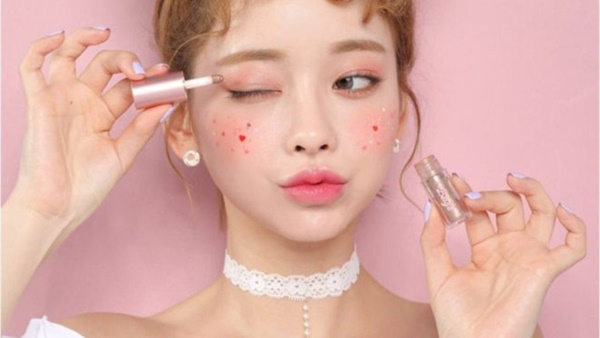 Vì sao bạn thường xuyên bị mặt đỏ, cảm thấy nóng rát mặc dù không bị sốt?-3
