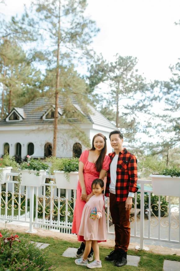 Phan Như Thảo và chồng đại gia Đức An trang hoàng biệt thự đón Giáng sinh-1