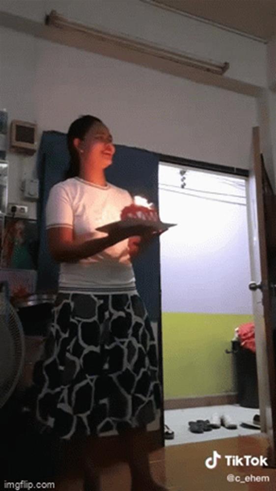 Clip: Vợ háo hức làm sinh nhật cho chồng, thái độ khó hiểu của đối phương khiến ai cũng&nbsp;khuyên ly dị sớm-4