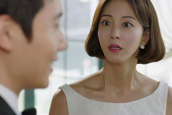 Nhìn thấy bức ảnh tốt nghiệp mẫu giáo, người phụ nữ sốc khi biết chồng có 2 con riêng-2