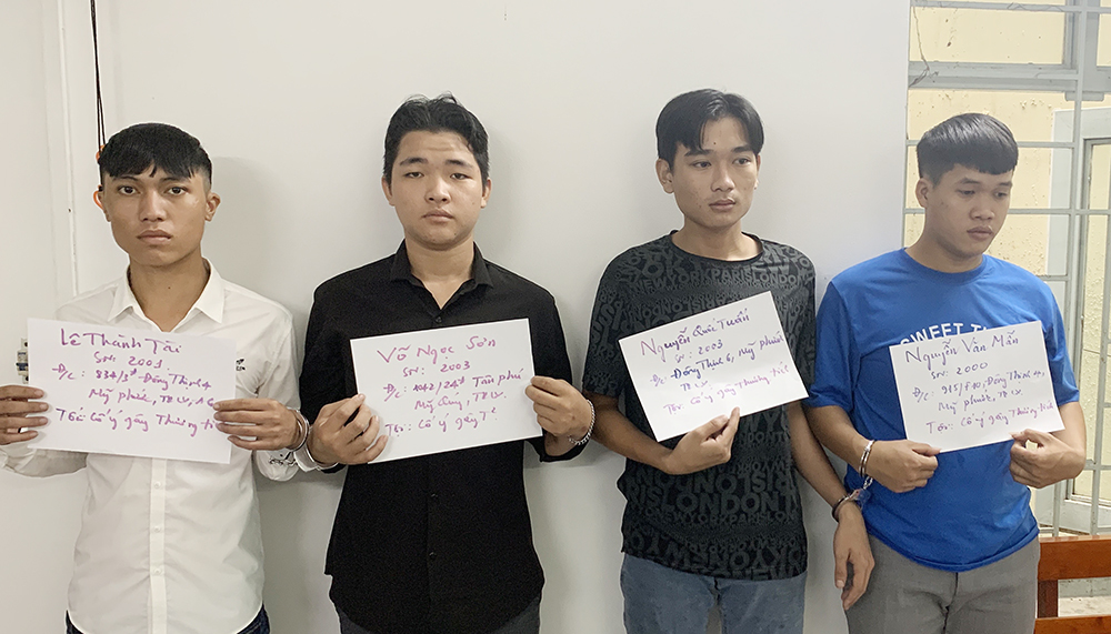 Nhóm thanh niên đánh dã man cô gái tại quán ốc-1