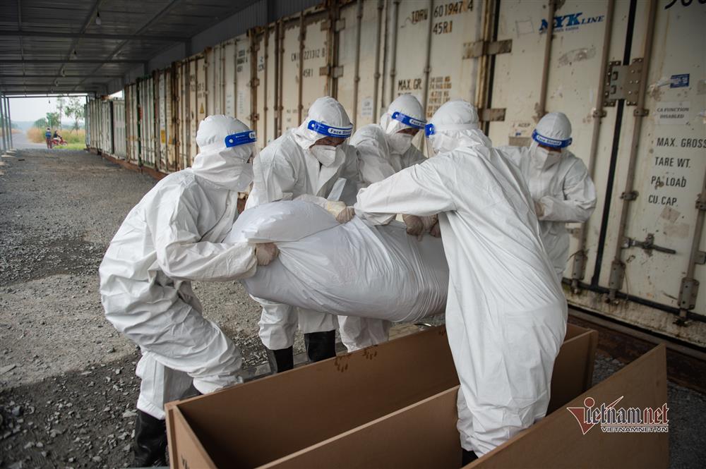 Bên trong khu hỏa thiêu người tử vong vì Covid-19 ở TP.HCM-6