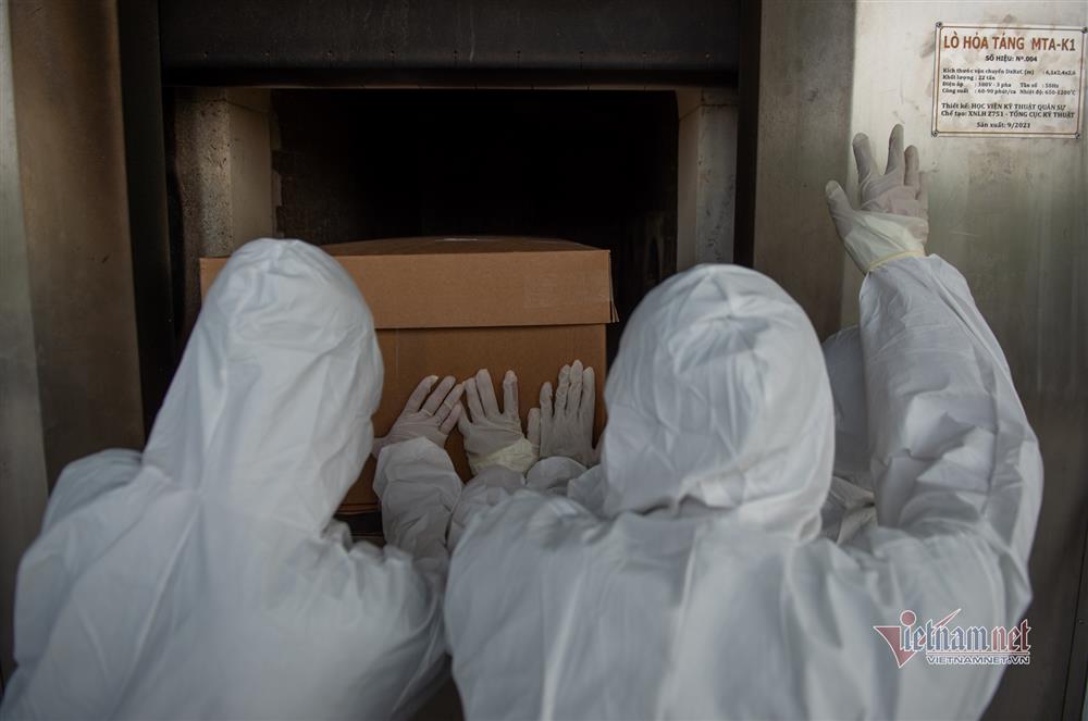 Bên trong khu hỏa thiêu người tử vong vì Covid-19 ở TP.HCM-13