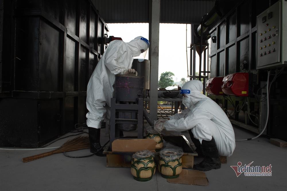 Bên trong khu hỏa thiêu người tử vong vì Covid-19 ở TP.HCM-16