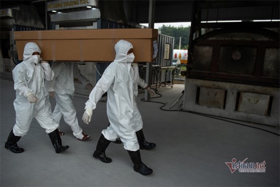 Bên trong khu hỏa thiêu người tử vong vì Covid-19 ở TP.HCM