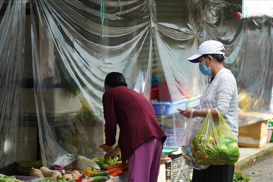 Giá 1 ký ớt, cà chua gần bằng 1 kg thịt heo ở chợ truyền thống-1