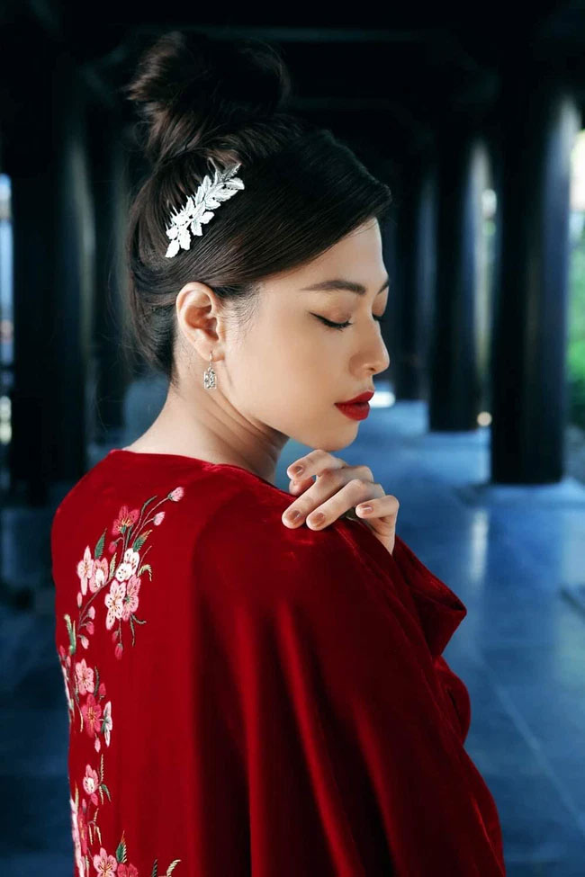 Một hình ảnh rất khác so với thường ngày của BTV Ngọc Trinh khiến dân tình khen nhan sắc thăng hạng, thần thái ngút ngàn-2