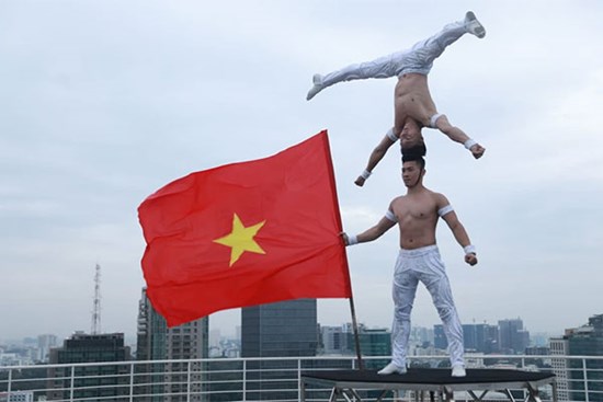 Quốc Cơ, Quốc Nghiệp sang Tây Ban Nha phá kỷ lục Guinness thế giới: Vì Việt Nam bất khuất!