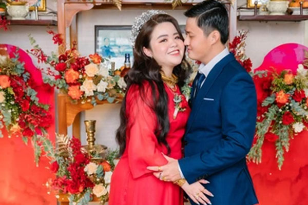 Vợ đang mang thai, chồng vụng trộm với đồng nghiệp nữ và lòi đuôi khi tấm thiệp mờ ám bị phát hiện, cái kết mới đắng ngắt-2