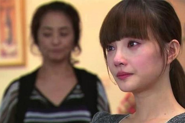 Chồng mất, mẹ chồng bỏ tiền cho tôi đi du lịch, nửa đường quay về, nghe mẹ nói tôi đau lòng tột độ-1