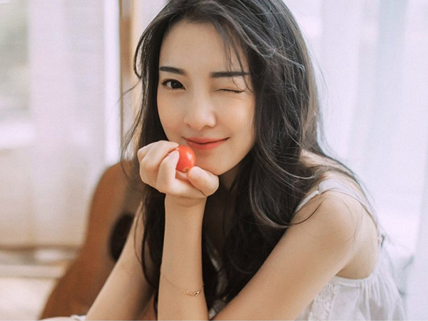 Đêm tân hôn, em vợ thừa dịp vợ đi tắm, trộm cho tôi một tờ giấy, sau khi mở ra, tôi tìm bố vợ hủy hôn-1