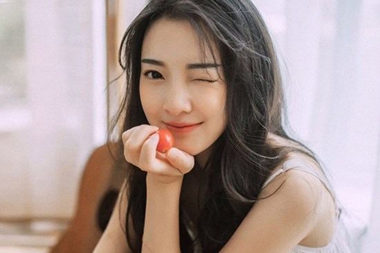 Đêm tân hôn, em vợ thừa dịp vợ đi tắm, trộm cho tôi một tờ giấy, sau khi mở ra, tôi tìm bố vợ hủy hôn
