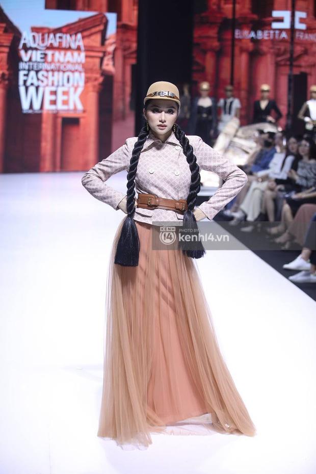 Hương Giang gây thất vọng khi làm vedette sau 10 tháng ở ẩn-1