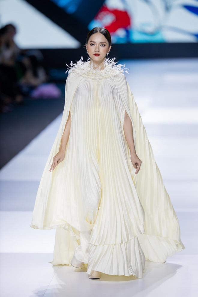 Hương Giang gây thất vọng khi làm vedette sau 10 tháng ở ẩn-7