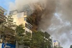 Cảnh sát cứu 6 người thoát khỏi hỏa hoạn từ tầng 12 chung cư-1
