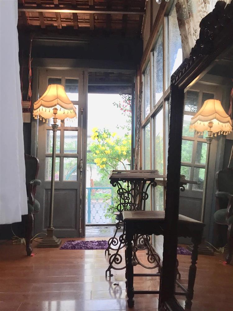 Nhà sàn 28m2 với chi phí chỉ 100 triệu đồng, bày trí nội thất Đông Dương cổ-11