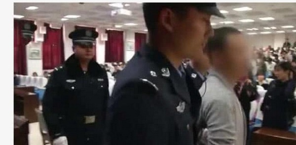 Nữ sinh bỗng dưng có tiền mua túi hiệu, cha mẹ đau đớn khi biết con đi vay nặng lãi rồi bị tung ảnh khoả thân lên mạng-2