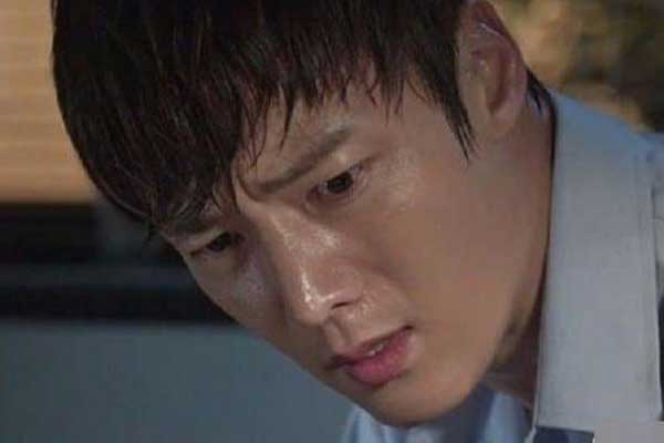 Thấy trong máy chồng có tin nhắn vỏn vẹn 6 chữ của chị dâu mà tôi sục sôi và òa khóc vì tức nghẹn-3