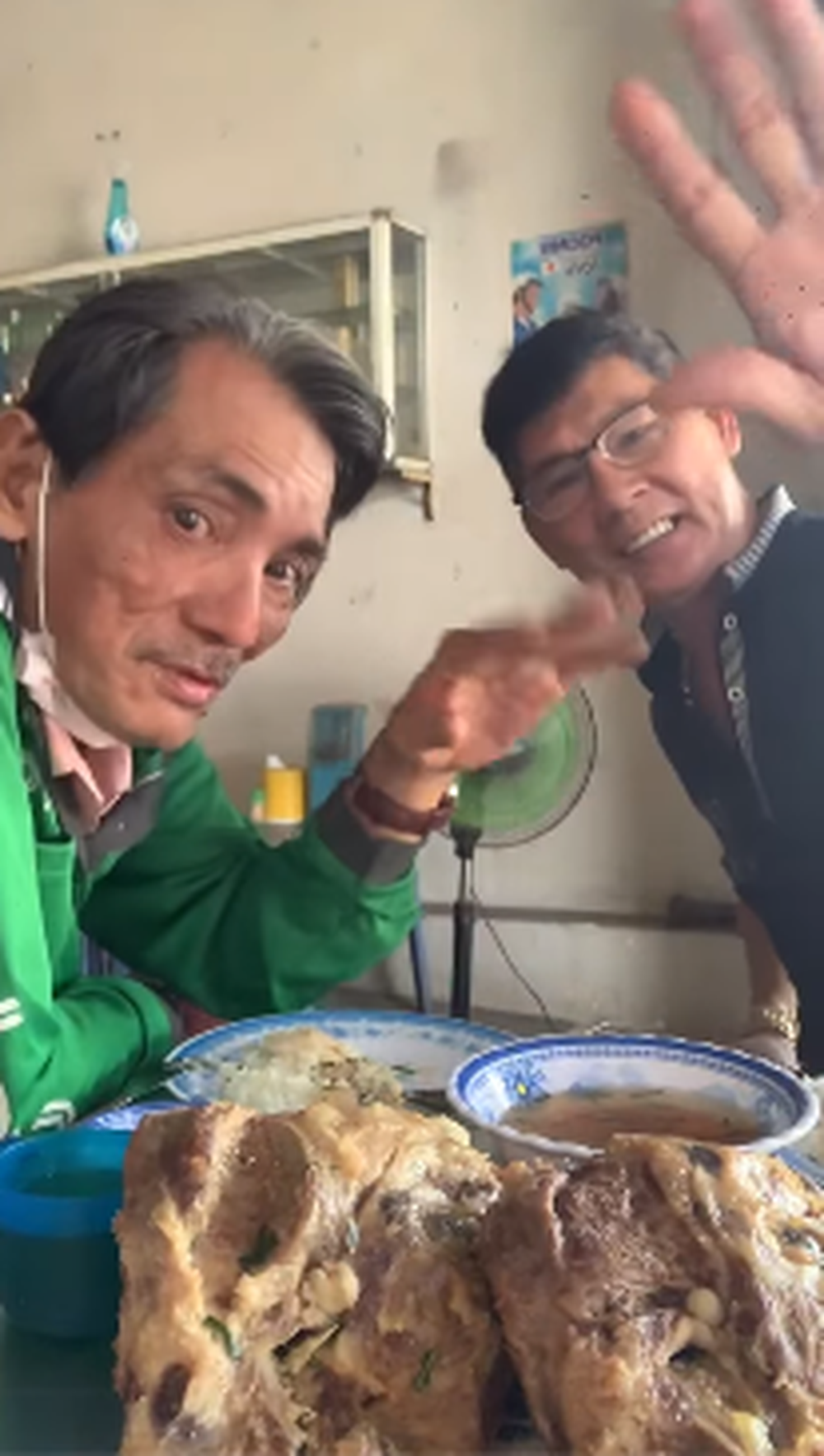 Xôn xao clip mạnh thường quân đòi khách tiền bo cho Thương Tín, chính chủ lên tiếng-3