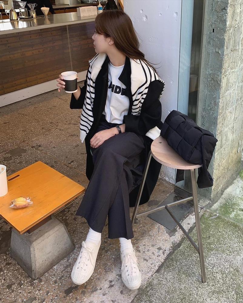 Sneaker trắng phối với kiểu trang phục nào? Áp dụng 4 gợi ý sau thì trông trẻ ra, chuẩn tinh tế-3