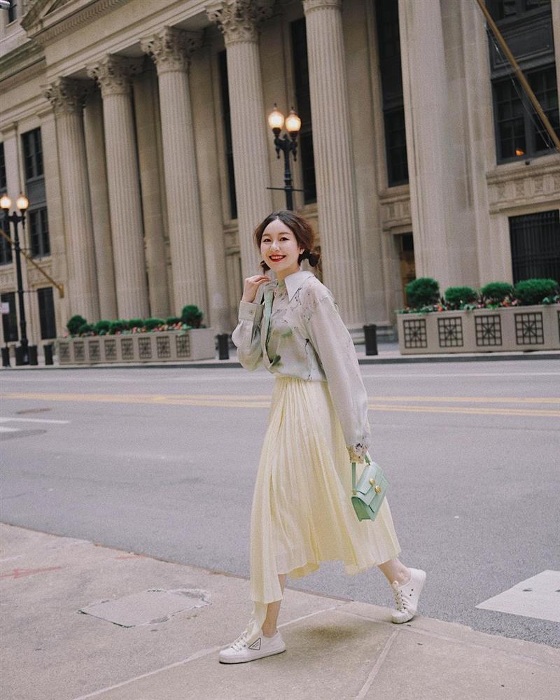 Sneaker trắng phối với kiểu trang phục nào? Áp dụng 4 gợi ý sau thì trông trẻ ra, chuẩn tinh tế-10