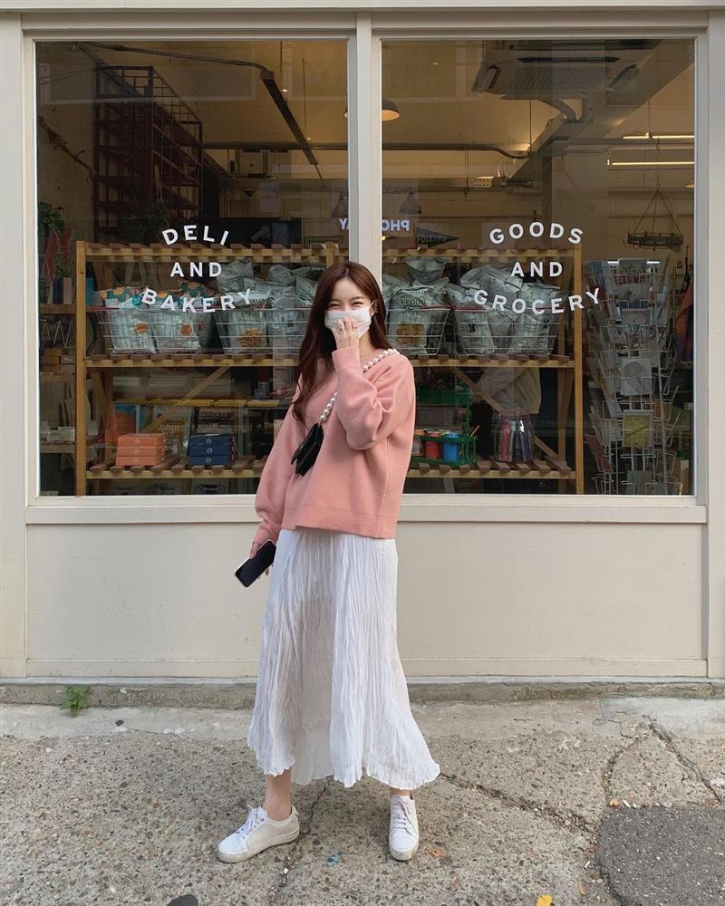 Sneaker trắng phối với kiểu trang phục nào? Áp dụng 4 gợi ý sau thì trông trẻ ra, chuẩn tinh tế-11