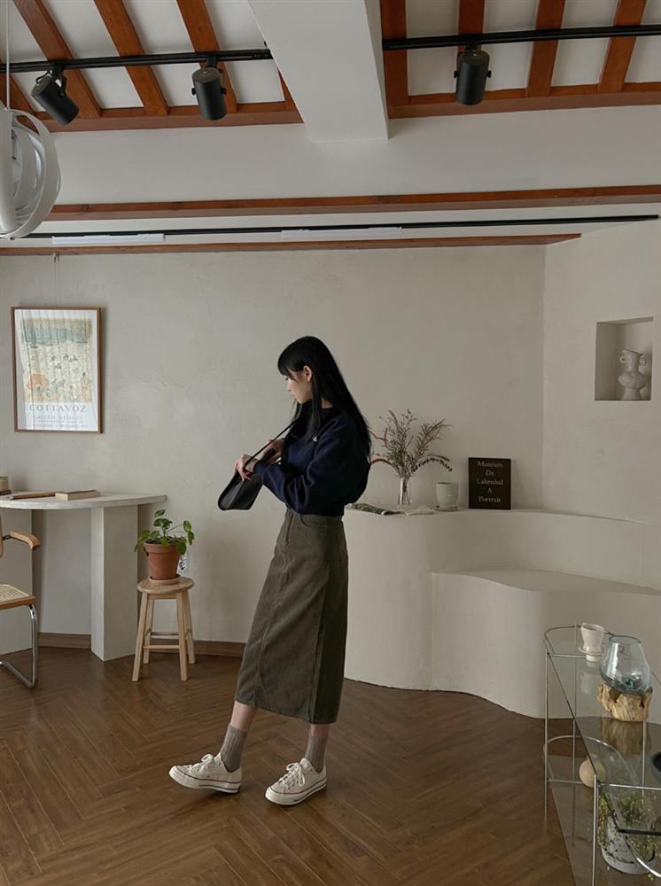 Sneaker trắng phối với kiểu trang phục nào? Áp dụng 4 gợi ý sau thì trông trẻ ra, chuẩn tinh tế-12