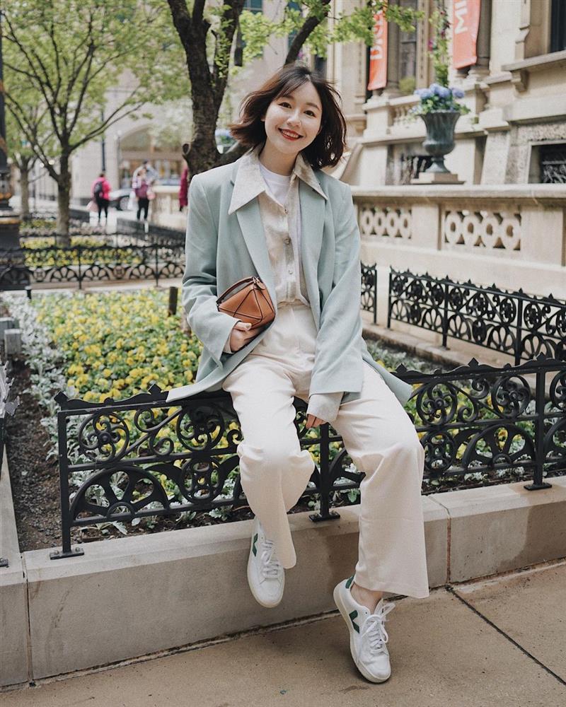 Sneaker trắng phối với kiểu trang phục nào? Áp dụng 4 gợi ý sau thì trông trẻ ra, chuẩn tinh tế-15